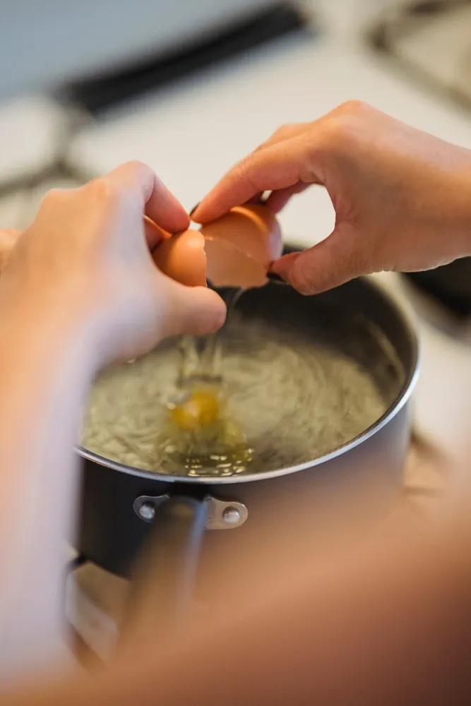 The Science Behind Perfectly Poached Eggs: Timing and Temperature Explained